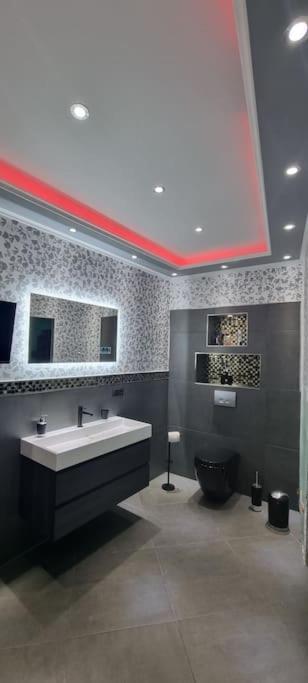 Luxus Loft Whirlpool Designer Kueche Bad Apartment Хердеке Екстериор снимка